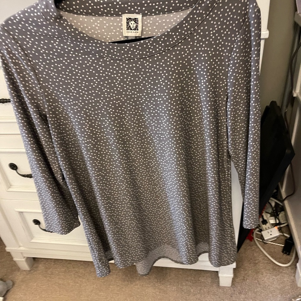 Anne Klein Gray and White Polka Dot 3/4 Sleeve Top Small